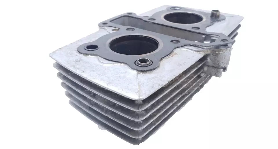 Cylindre & pistons 44mm Honda CB 125 T 1980 n°2 Réf : 12100-399-000