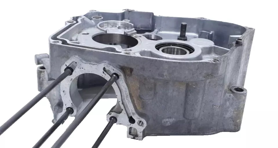 Carter moteur central droit Honda CB 125 T 1980 n°2 Réf : 11100-399-000