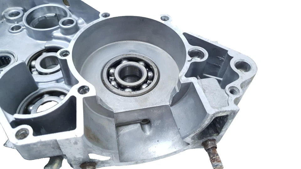 Carter moteur central droit Yamaha DT125LC 1987 n°21 Réf : 10V-15121-02-00