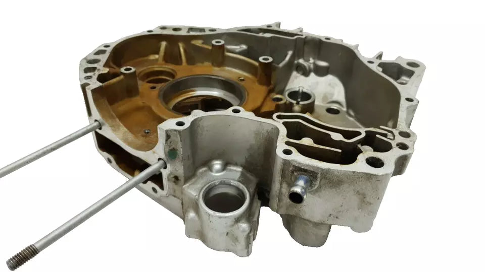 Carter moteur central gauche Honda CBF 125 2012 Réf : 11200-KWF-920