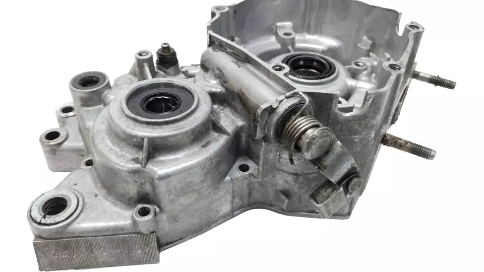 Carter moteur central gauche Yamaha DT125LC 1987 n°3 Réf : 10V-15111-01-00