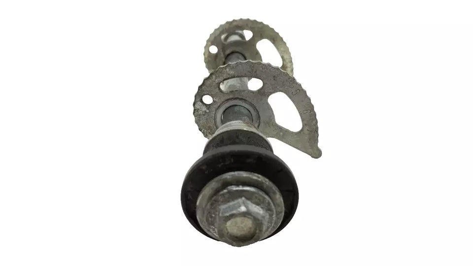 Axe de roue arrière Suzuki TSR 125 1990 Réf : 64711-03D00-000