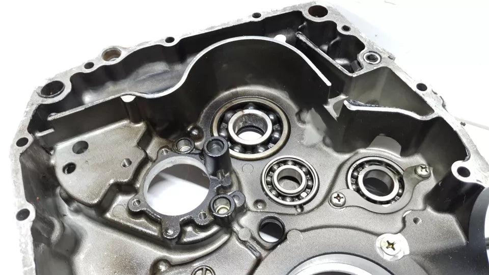 Carter moteur central gauche Suzuki 600 DR 1989 Réf : 11300-14A05-000