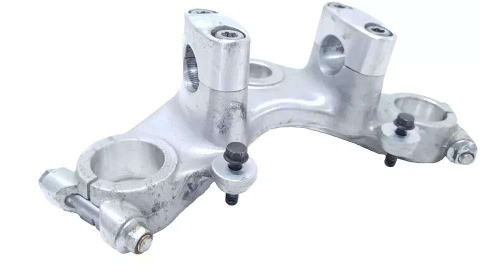 Té de fourche supérieur Honda CM 125 Custom 1986 n°2 Réf : 53231-KB4-000
