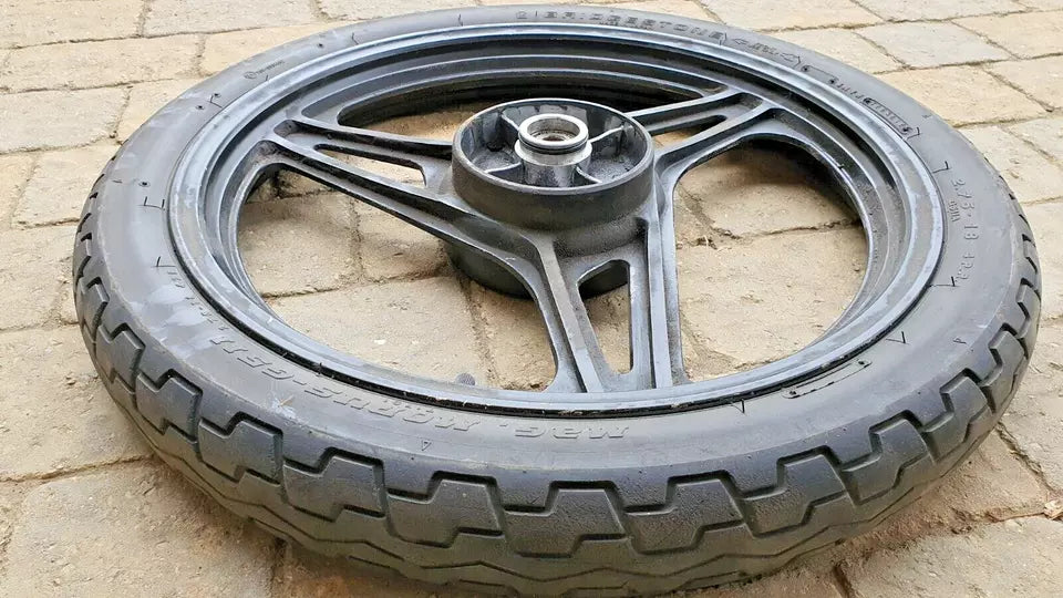 Roue arrière Yamaha YBR 125 2005 Réf : 4GU-F5338-10-33