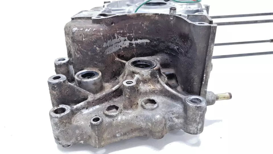 Carter moteur central gauche Honda CM 125 T 1978 n°4 Réf : 11200-399-000