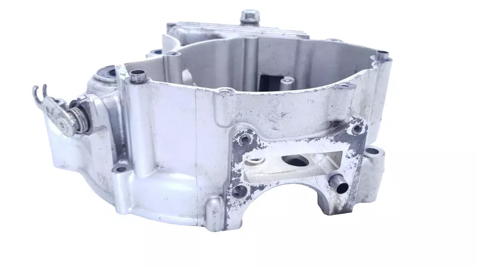 Carter moteur central gauche Yamaha YBR 125 2009 n°2 Réf : 5VL-W1510-11