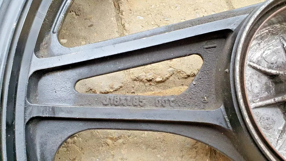 Roue arrière Yamaha YBR 125 2005 Réf : 4GU-F5338-10-33