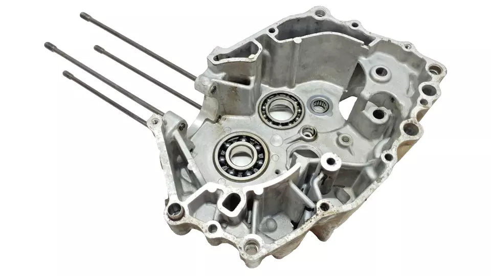 Carter moteur central droit Honda CM 125 T 1978-1981 n°3 Réf : 11100-399-000