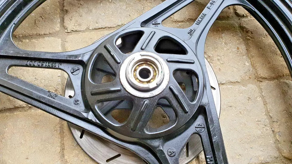 Roue avant Yamaha YBR 125 2005 Réf : 4GU-F5168-10-33