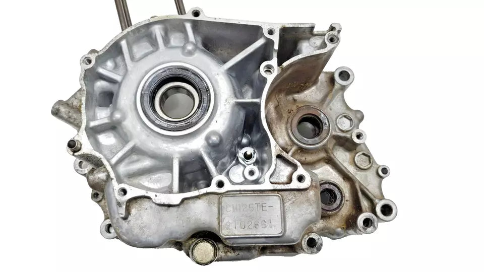 Carter moteur central gauche Honda CM 125 T 1978-1981 Réf : 11200-399-000