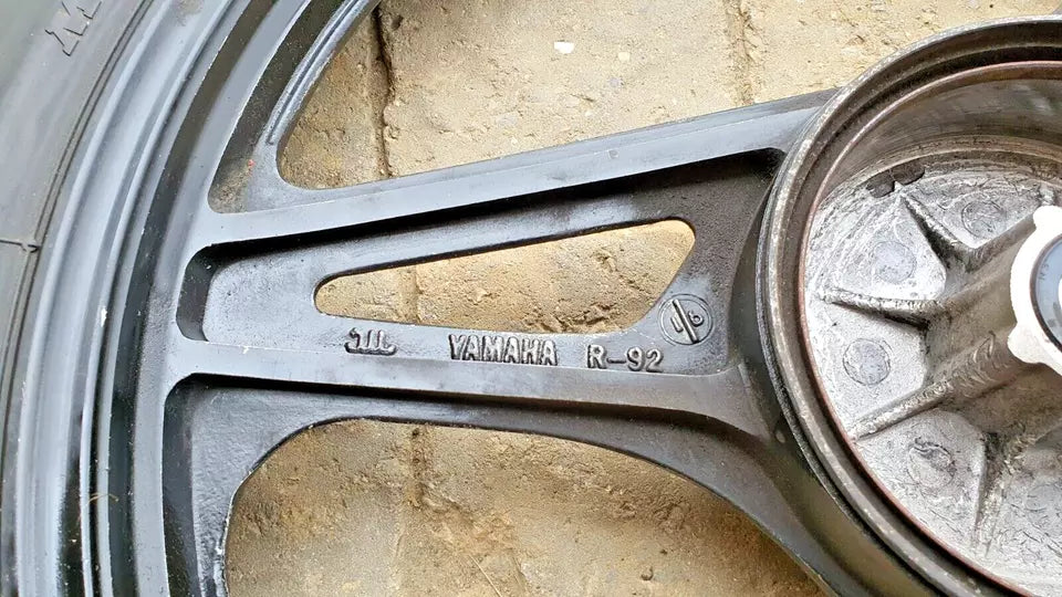 Roue arrière Yamaha YBR 125 2005 Réf : 4GU-F5338-10-33
