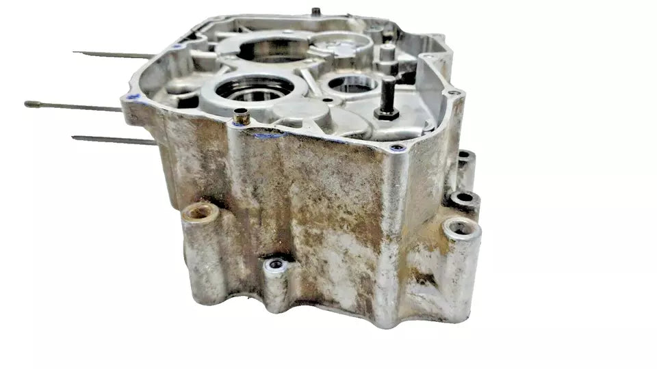 Carter moteur central droit Honda CM 125 T 1978-1981 N°2 Réf : 11100-399-000