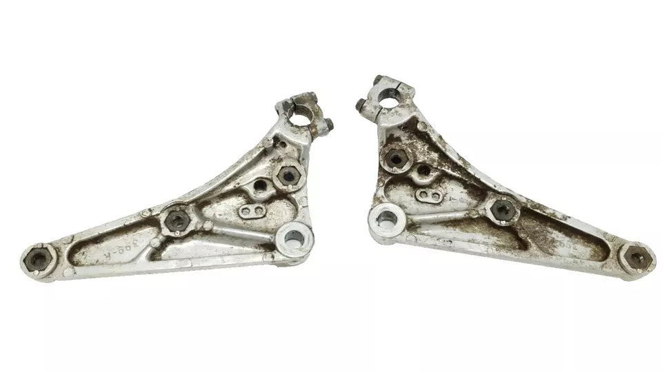 Support de reposes pieds Honda CB125T 1978 Réf : 50610-399-000