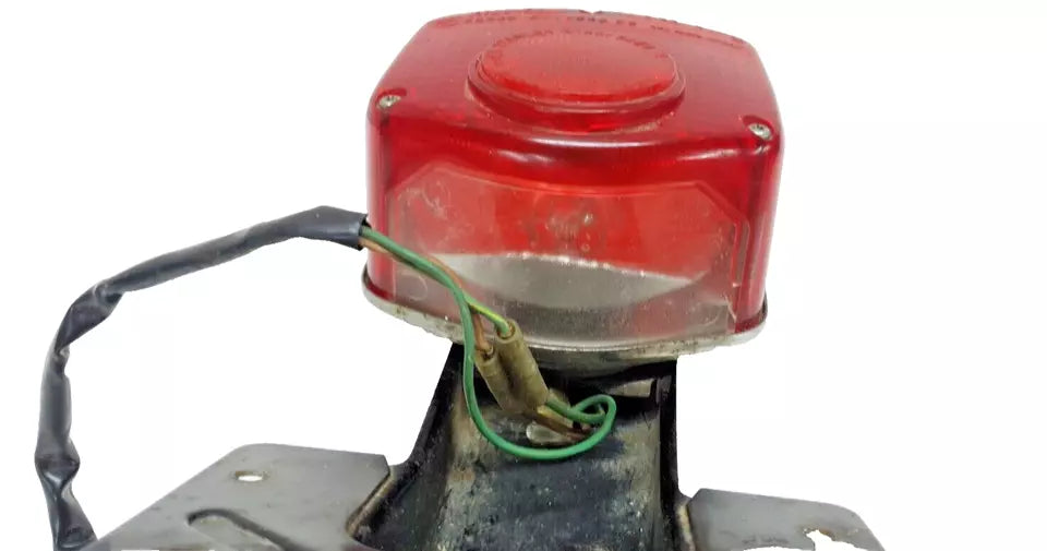 Feu arrière - Support de plaque Honda CM 125 T 1978-1981 n°3 Réf : 33701-126-721