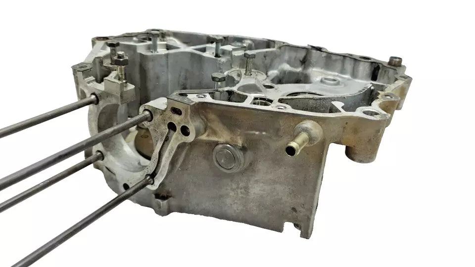 Carter moteur central gauche Honda CM 125 T 1978-1981 n°3 Réf : 11200-399-000