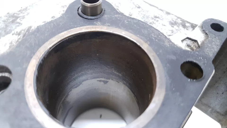 Cylindre & pistons 44mm Honda CB 125 T 1980 n°3 Réf : 12100-399-000