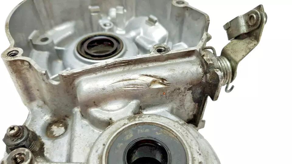 Carter moteur central gauche Yamaha DT125LC 1986 n°3 Réf : 10V-15111-01-00