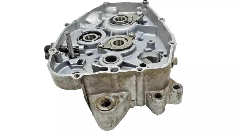 Carter moteur central droit Yamaha DT125LC 1987 n°6 Réf : 10V-15121-02-00