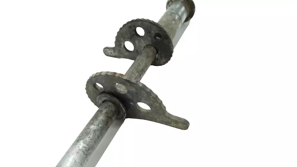 Axe de roue arrière Yamaha DT125LC 1987 n°8 Réf 37F-25381-00-00