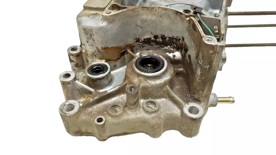 Carter moteur central G Honda CM 125 Custom 1986 Réf : 11200-KC2-000