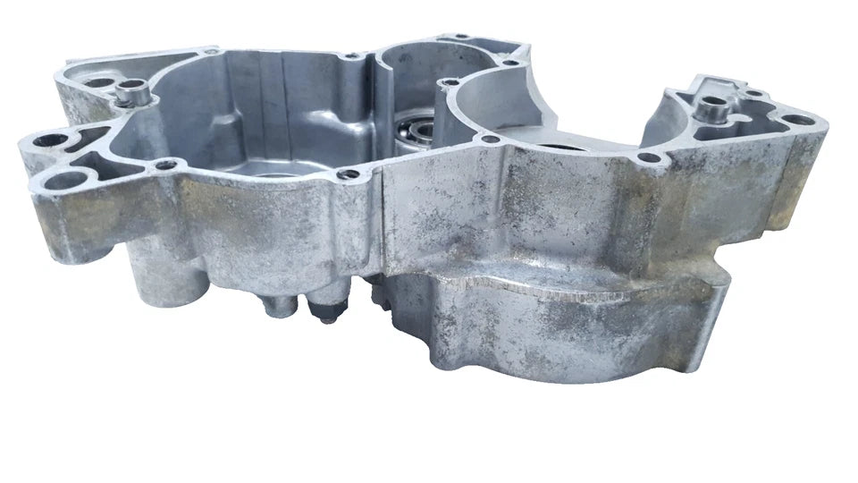 Carter moteur central gauche Yamaha DT125LC 1987 n°21 Réf : 10V-15111-01-00