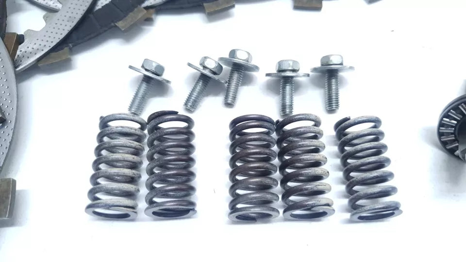 Embrayage incomplet Suzuki GN 125 2001 Réf : 21200-05880-000