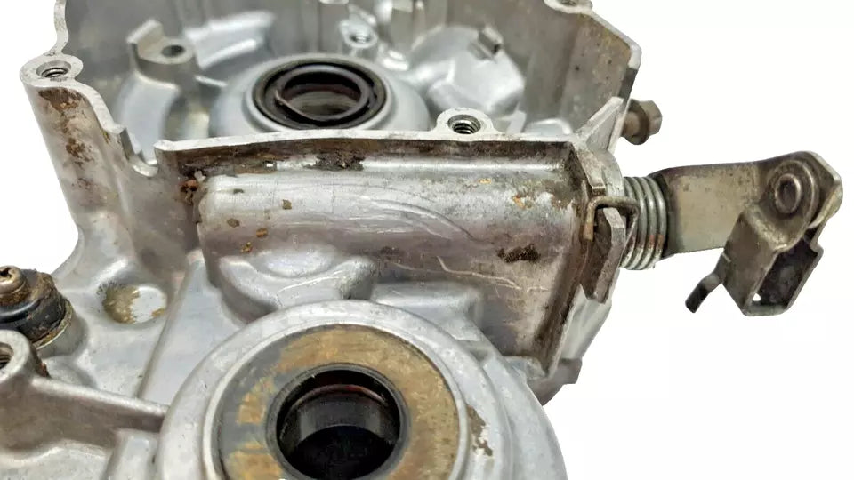 Carter moteur central gauche Yamaha DT125LC 1987 n°9 Réf : 10V-15111-01-00