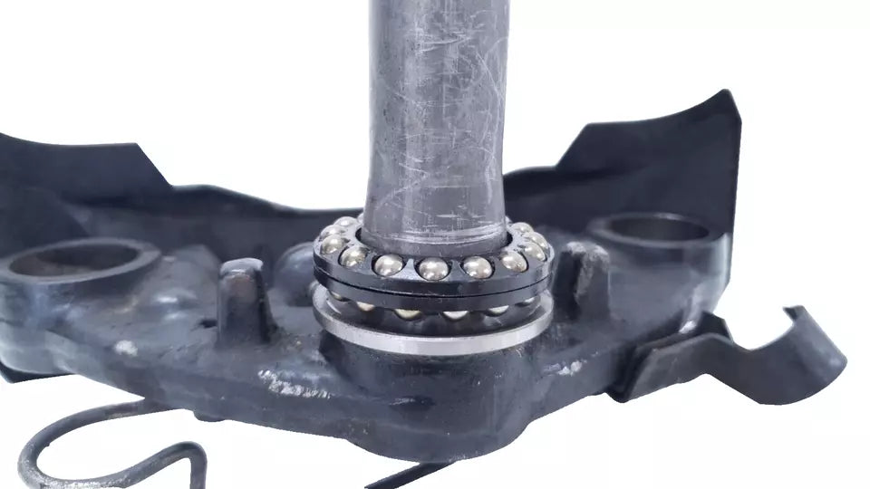 Té de fourche inférieur Yamaha YBR 125 2010 n°2 Réf : 5VLF331X0100