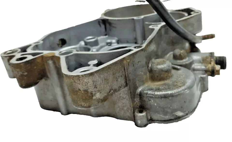 Carter moteur central droit Yamaha DT125LC 1987 n°8 Réf : 10V-15121-02-00