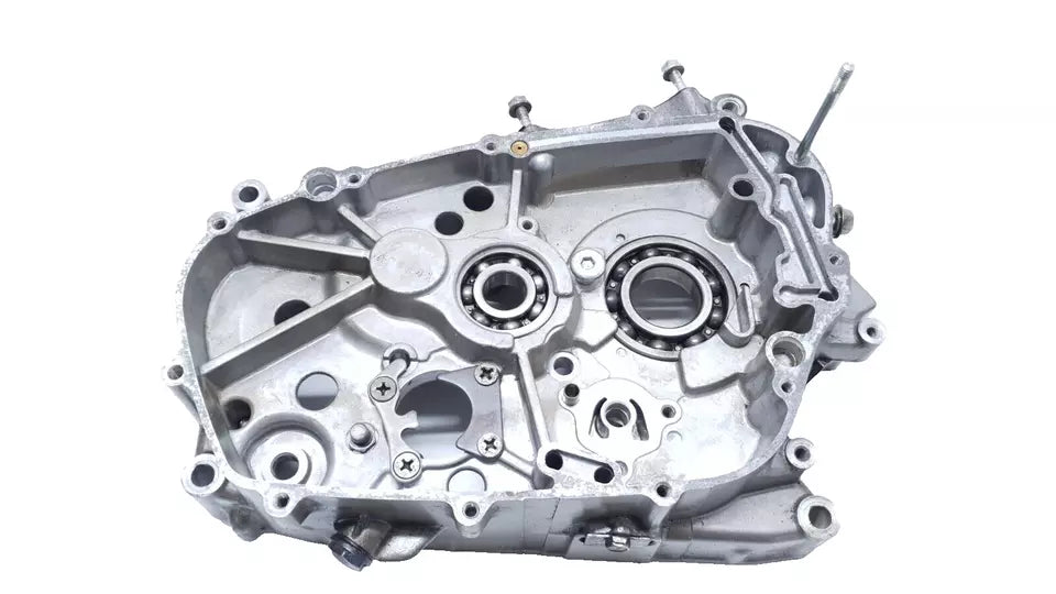 Carter moteur central droit Hyosung Comet GT 125 2003 n°2