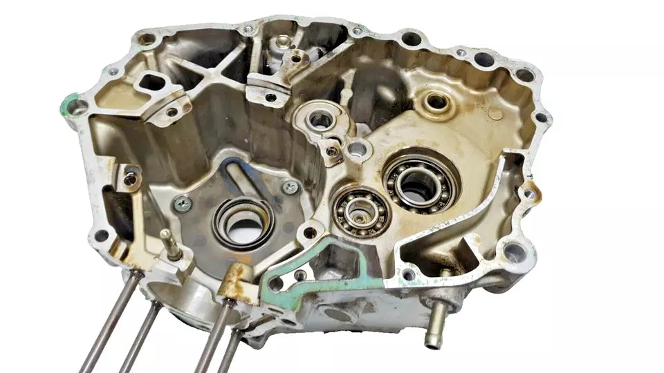 Carter moteur central G Honda CM 125 Custom 1997 Réf : 11200-KC2-770