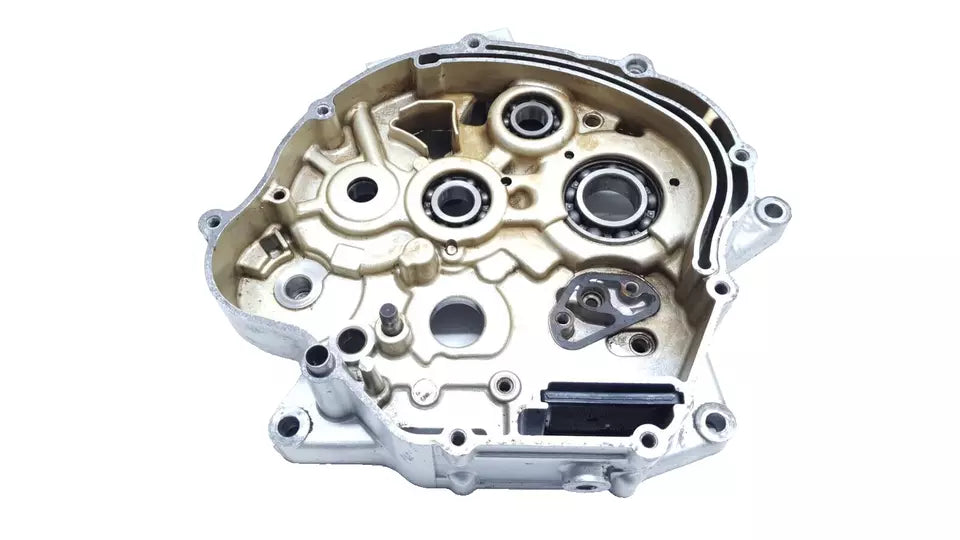 Carter moteur central droit Yamaha YBR 125 2006 n°3 Réf : 5VL-E5121-00-00