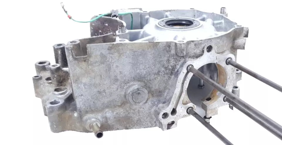 Carter moteur central gauche Honda CM 125 T 1978 n°4 Réf : 11200-399-000
