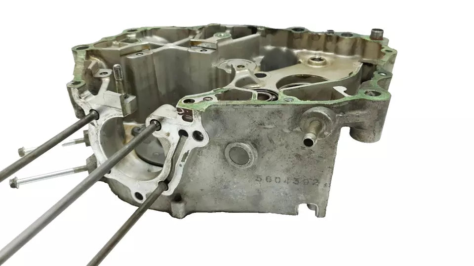 Carter moteur central gauche Honda CM 125 Custom 1985 Réf : 11200-KC2-000