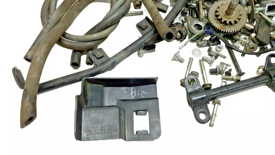 Kit visserie & pièces diverses Honda CBF 125 2012