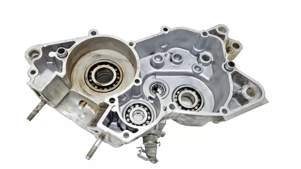 Carter moteur central gauche Yamaha DT125LC 1986 Réf : 10V-15111-01-00
