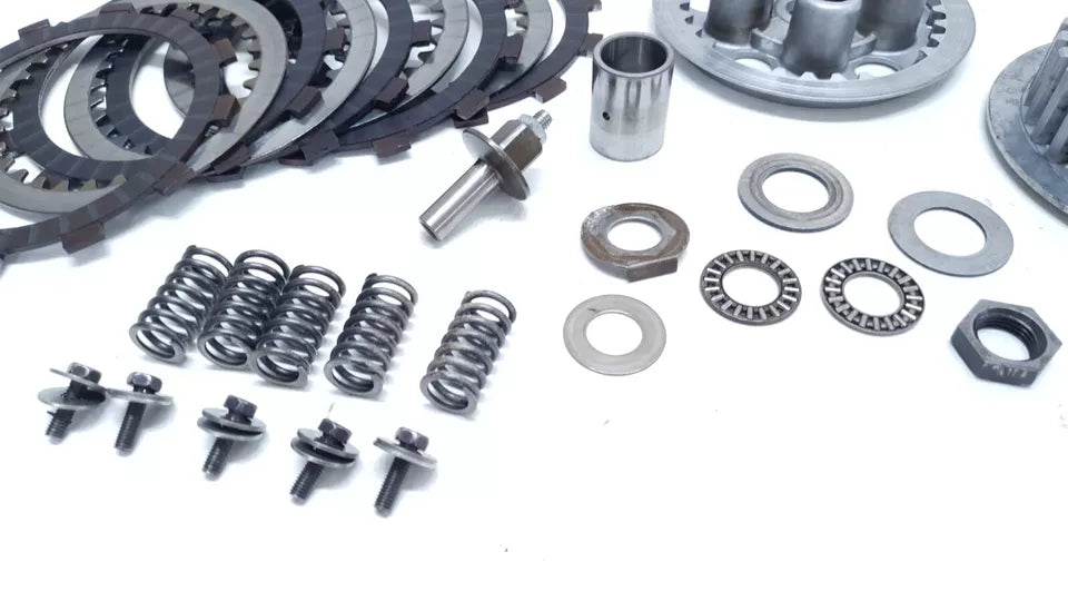 Embrayage incomplet Suzuki 125 DR 1985 n°2 Réf : 21200-44813-000