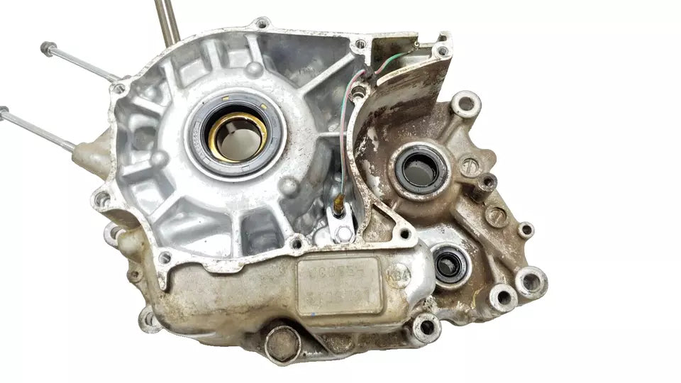 Carter moteur central G Honda CM 125 Custom 1986 Réf : 11200-KC2-000