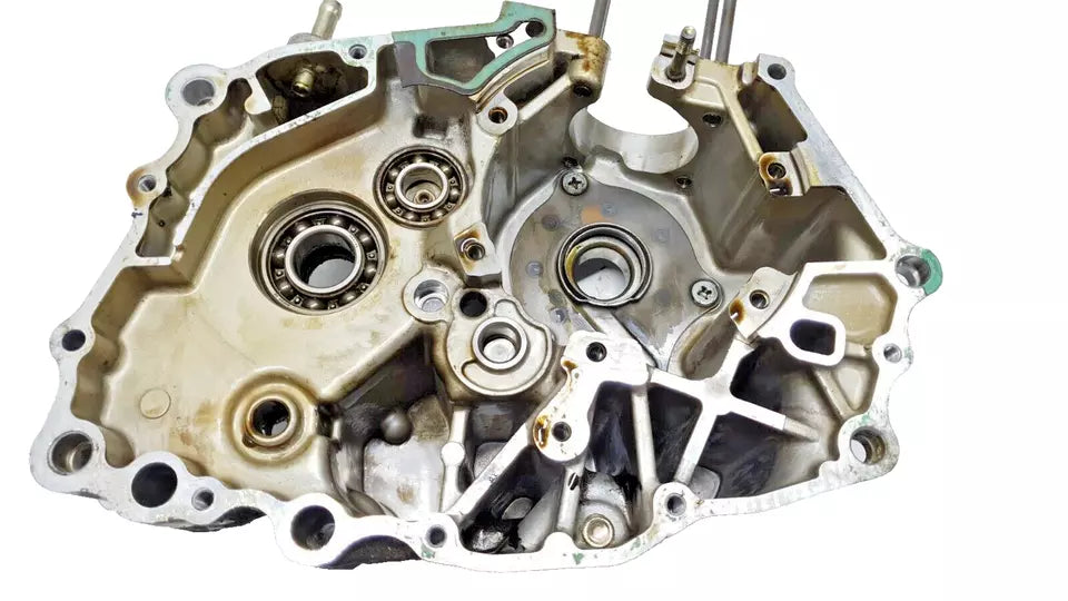 Carter moteur central G Honda CM 125 Custom 1997 Réf : 11200-KC2-770