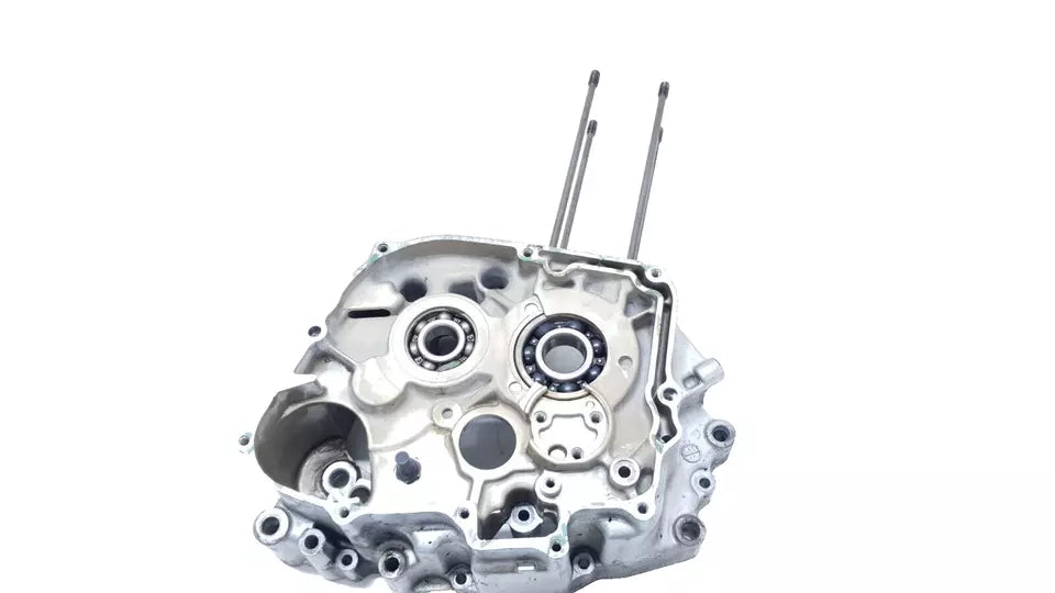 Carter moteur central droit Honda CM 125 Custom 1986 n°2 Réf : 11100-KC2-000