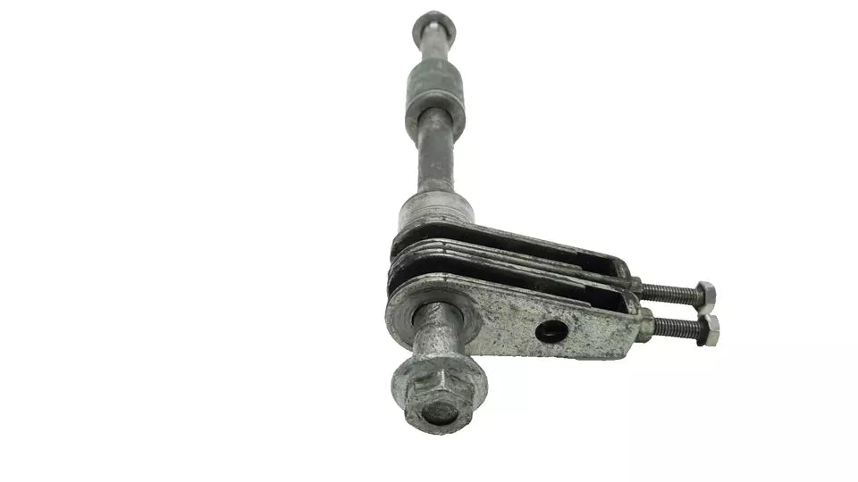 Axe de roue arrière Honda CM 125 Custom 1985 Réf : 42301-KC1-730