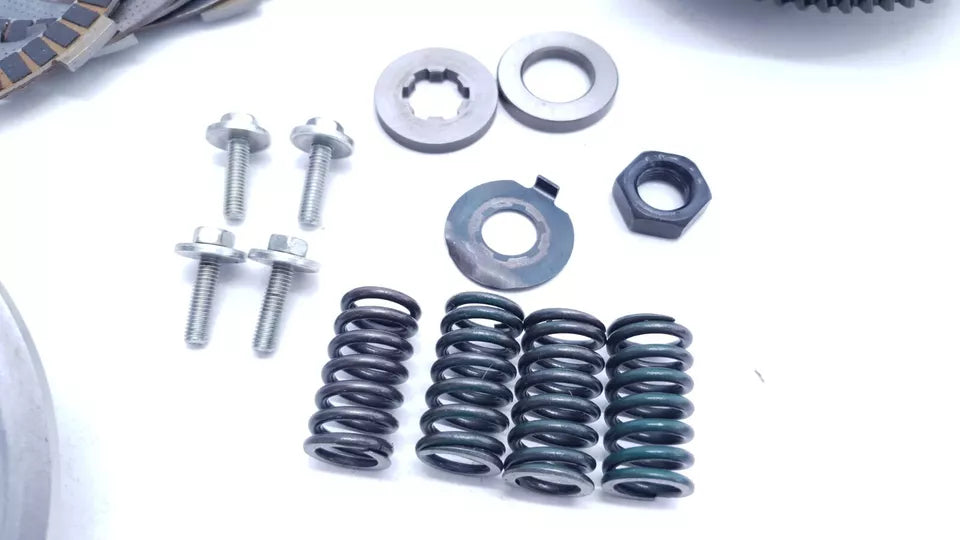 Embrayage Yamaha YBR 125 2009 n°2 Réf : 5VL-E6300-00
