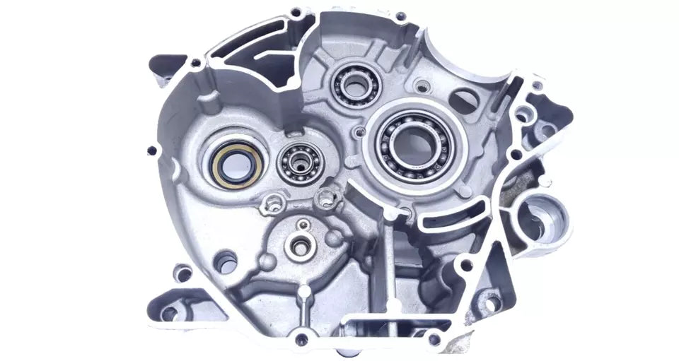 Carter moteur central gauche Yamaha YBR 125 2009 n°2 Réf : 5VL-W1510-11