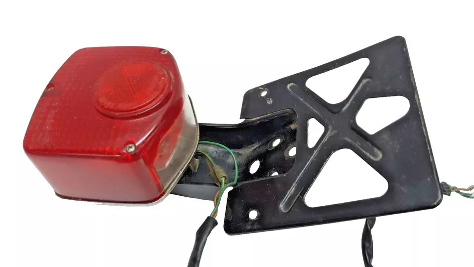 Feu arrière - Support de plaque Honda CM 125 T 1978-1981 n°3 Réf : 33701-126-721