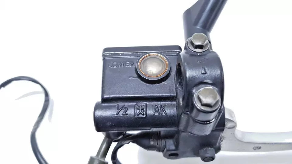 Maître cylindre de frein avant Yamaha YBR 125 2006 n°2 Réf : 3D9-F583T-00-00