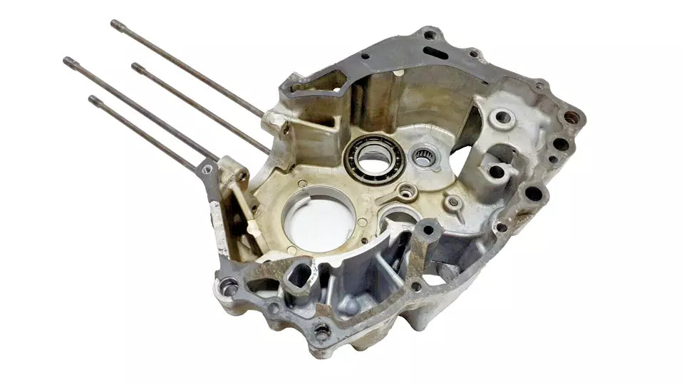 Carter moteur central droit Honda CB 125 Twin 1980 Réf : 11100-399-000