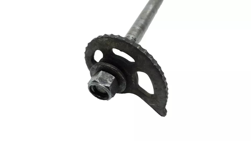 Axe de roue arrière & tendeurs Suzuki 125 DR 1985 Réf : 64711-44A11-000