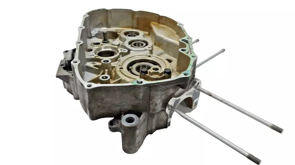 Carter moteur central droit Honda Varadero 125 2006 Réf : 11100-KGB-610