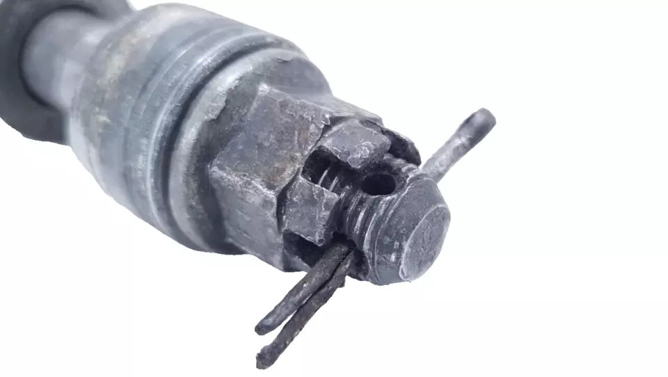 Axe de roue arrière Honda CM 125 T 1978 n°4 Réf 42301-304-972